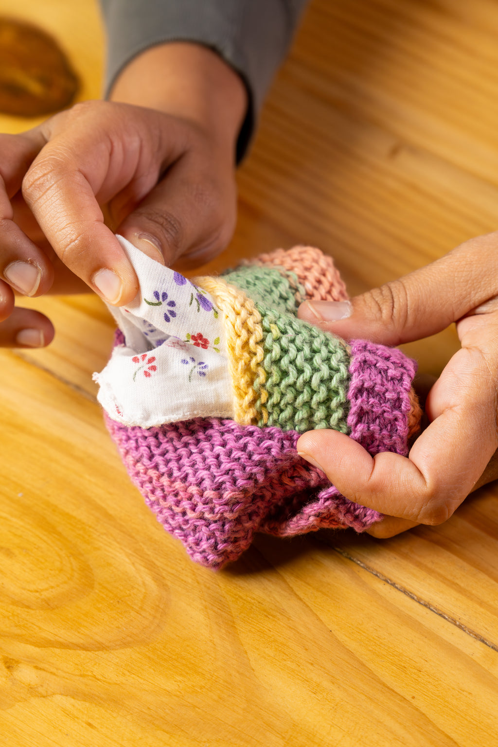Naram Wrist Pillow